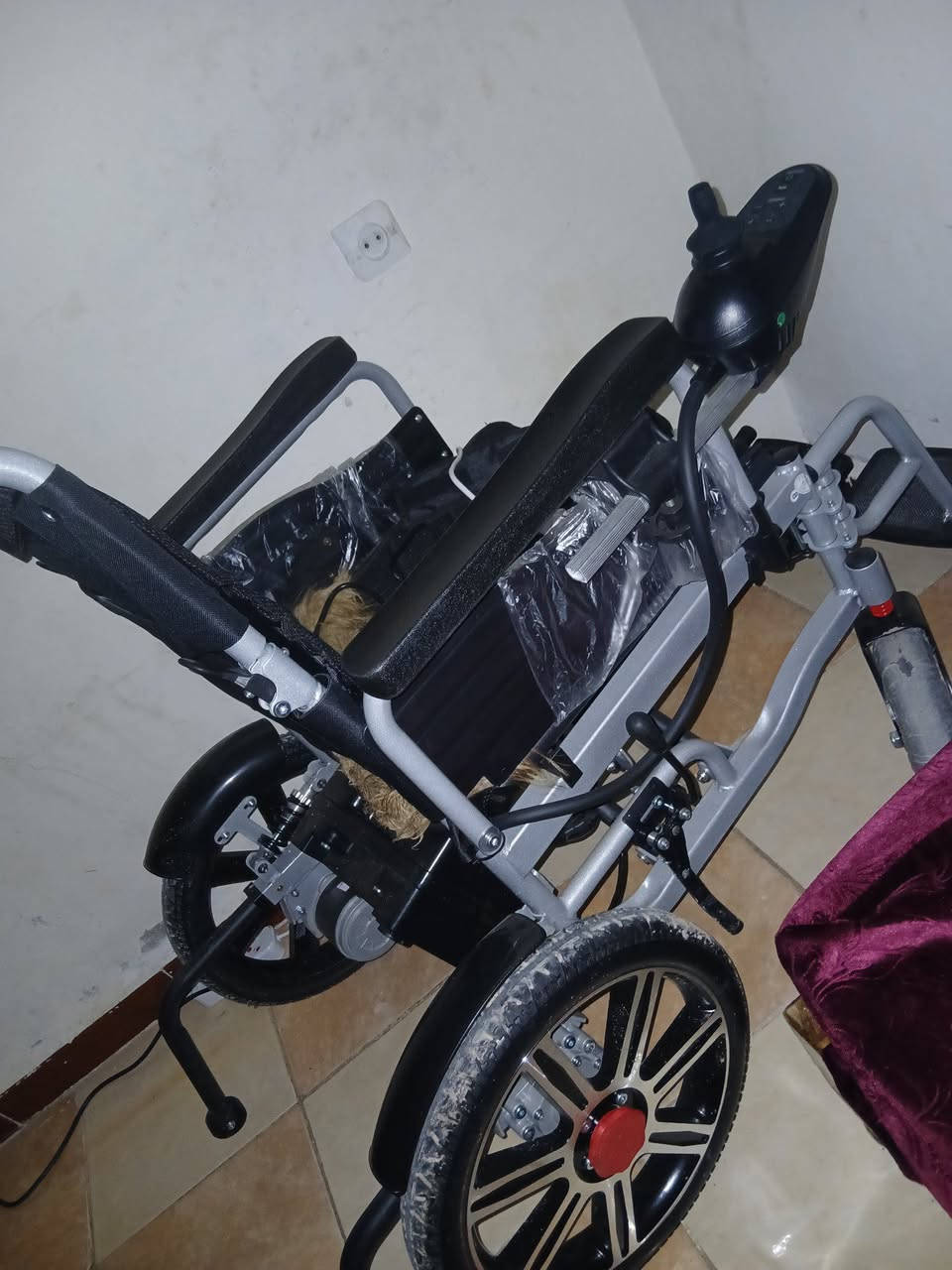 كرسي كهوربائي جديد  لي بيع مكان تيسمسليت


**إذا كنت صاحب هذا الإعلان وتريد حذفه لأي سبب، رجاءا أرسل رسالة إلى الدعم الفني**