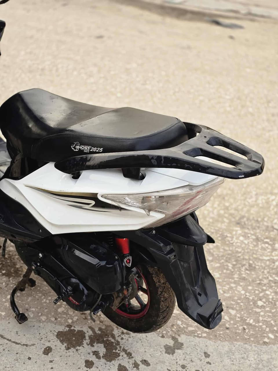 السلام عليكم دراجه سكنس البيع الدراجه ما ناقصه شي الدراجه ما مفتوحه كهربائيات شغاله سلف نكره الاستفسار عل الرقم ***********
