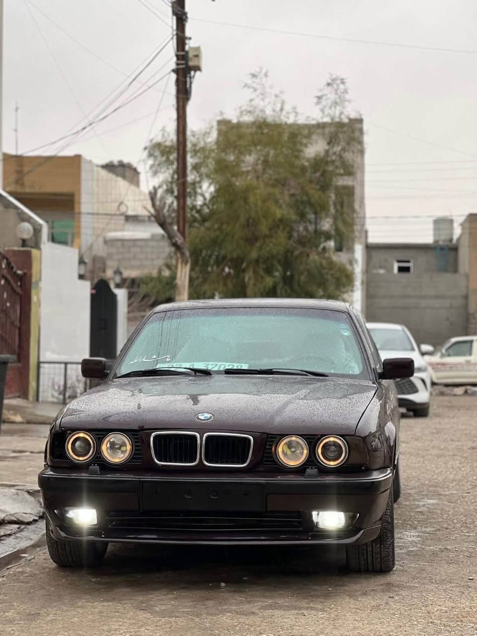 BMW//E34//1991//528iگيرعادى 
گيرومه كينه و اكسلى به شه رت
فول فولى گيرعاديه سلايده 
سه نه وى و هه زه ى نويه به ناوى خومانه 
جوارتايه و ويل نوى له ژيره 
سه ياره كه له قوه تى خويى بيزاره 
*********** أربيل, العراق
