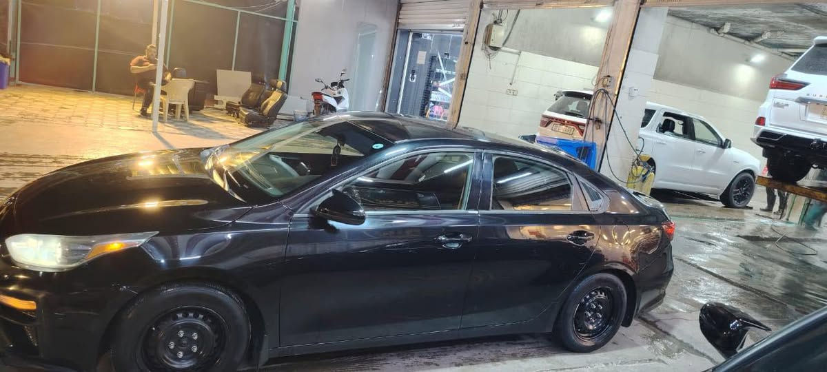 سلام عليكم فورتي موديل 19  رقم دهوك الجديد بأسمي حادثه خفيف بيه 3 قطع صبغ بدون اي داخل السياره جديده ومناقصه اي شي مكاني بغداد الوزيرية 
***********
السعر $12500 وبيه مجال بسيط
