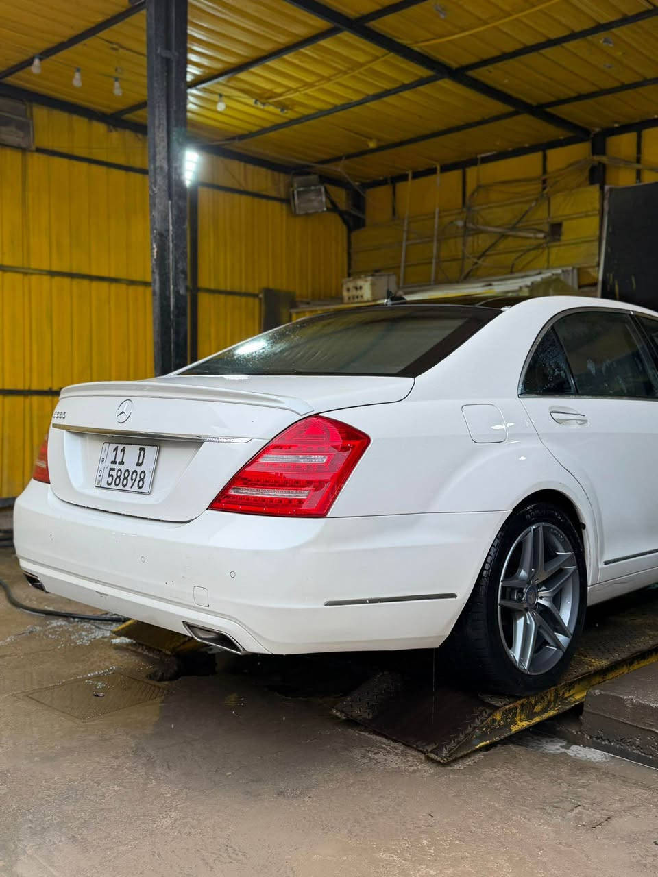 السلام عليكم
للبيع مرسيدس s550 موديل 2012 امريكية
ماشية 144 الف ميل
حادثها طخه بالداير مال جاملغ الخلفي اليمين ومصبوغ على گد الطخه بدون دواخل بدون ايرباك وصور الحادث موجودة بالمنشور
مكينة 8 سلندر
5 بردات
جنطه كهرباء
تدفئة تبريد مساج كشنات 
حساسات 360
لايتات داينمك
سستم صوت هارمن گاردن 
السيارة كاملة مكملة ( صفر مسج )
گير مكينه تبريد كفاله
صدر امامي خلفي جديد وهو والجوبلسات مالته
السعر270 وبيها مجال
مكان السيارة الحلة او بغداد 
للأستفسار  *********** بغداد, العراق
