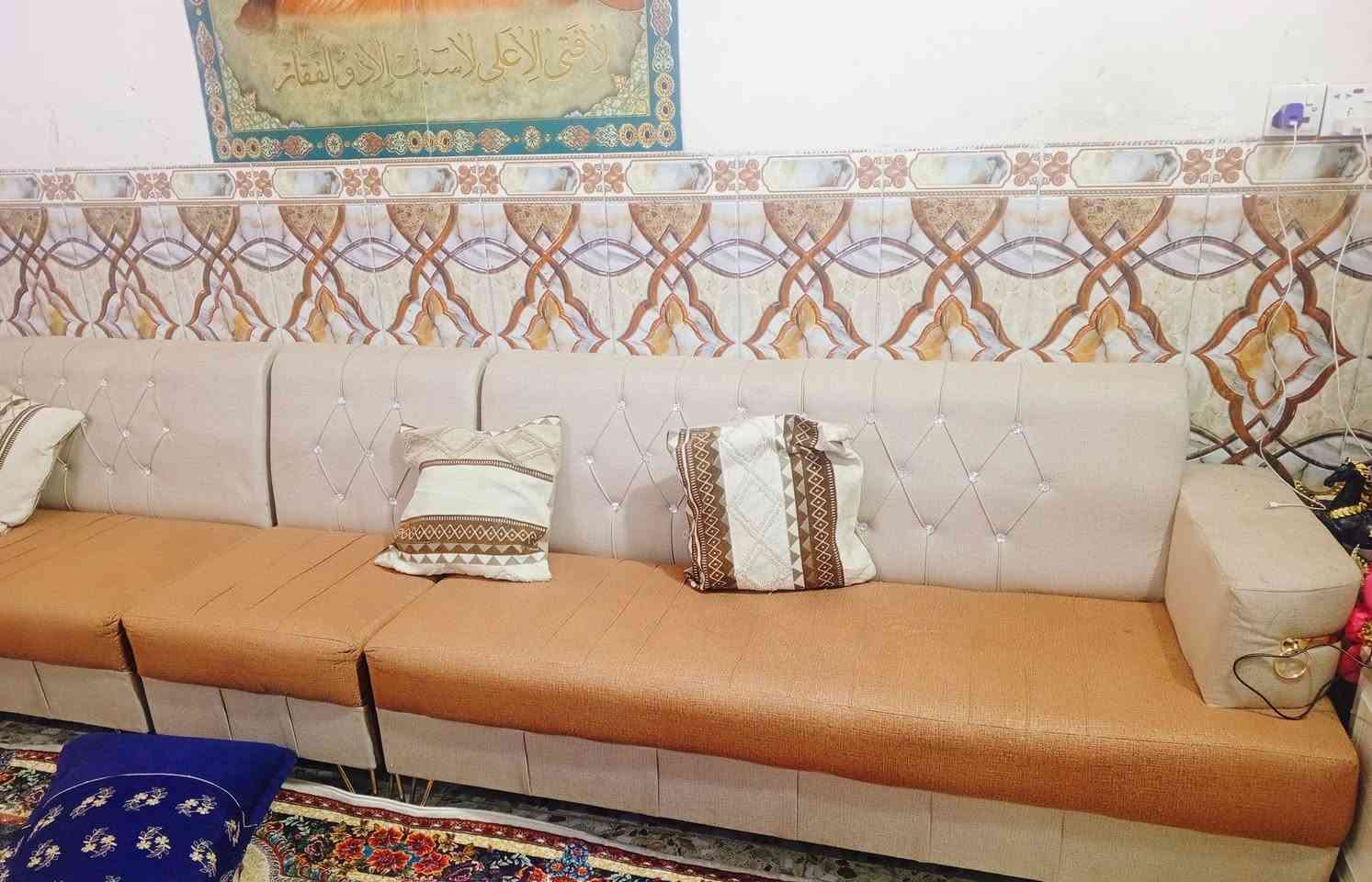 طخم قنفات 10مقاعد ديوان مع 4كوشات نظيف جدا مستعمل 15يوم ارجل ستيل للبيع الاتصال ***********
