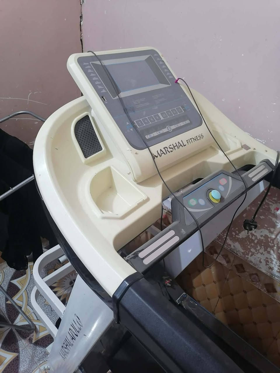 جهاز جري للبيع وزن 140 فتنس الامريكي  نضيف ما مستخدم السعر 500 وبي مجال مكان ناصريه مركز  اتصال ع رقم  ***********
