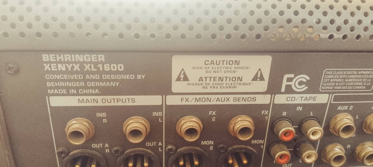 السلام عليكم
جهاز بهرنكر الماني 1600 اصلي اخرس 
استعمال قليل شغال 100/100
سعر 400
مكاني حلة 
***********
توصيل كافة المحافضات
