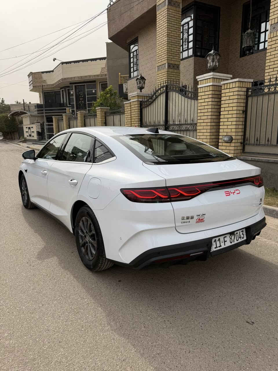 السلام وعليكم كن L 2025  ماشية 5 الاف فقط مواصفات 13 كامرا اوتو بارك داخل اوف وايت السيارة صار بيهة صبغ باب ورة السايق بدون دواخل مكانهة بغداد حي الاعلام سعرهة 22 و300 وبيهة مجال 
***********
