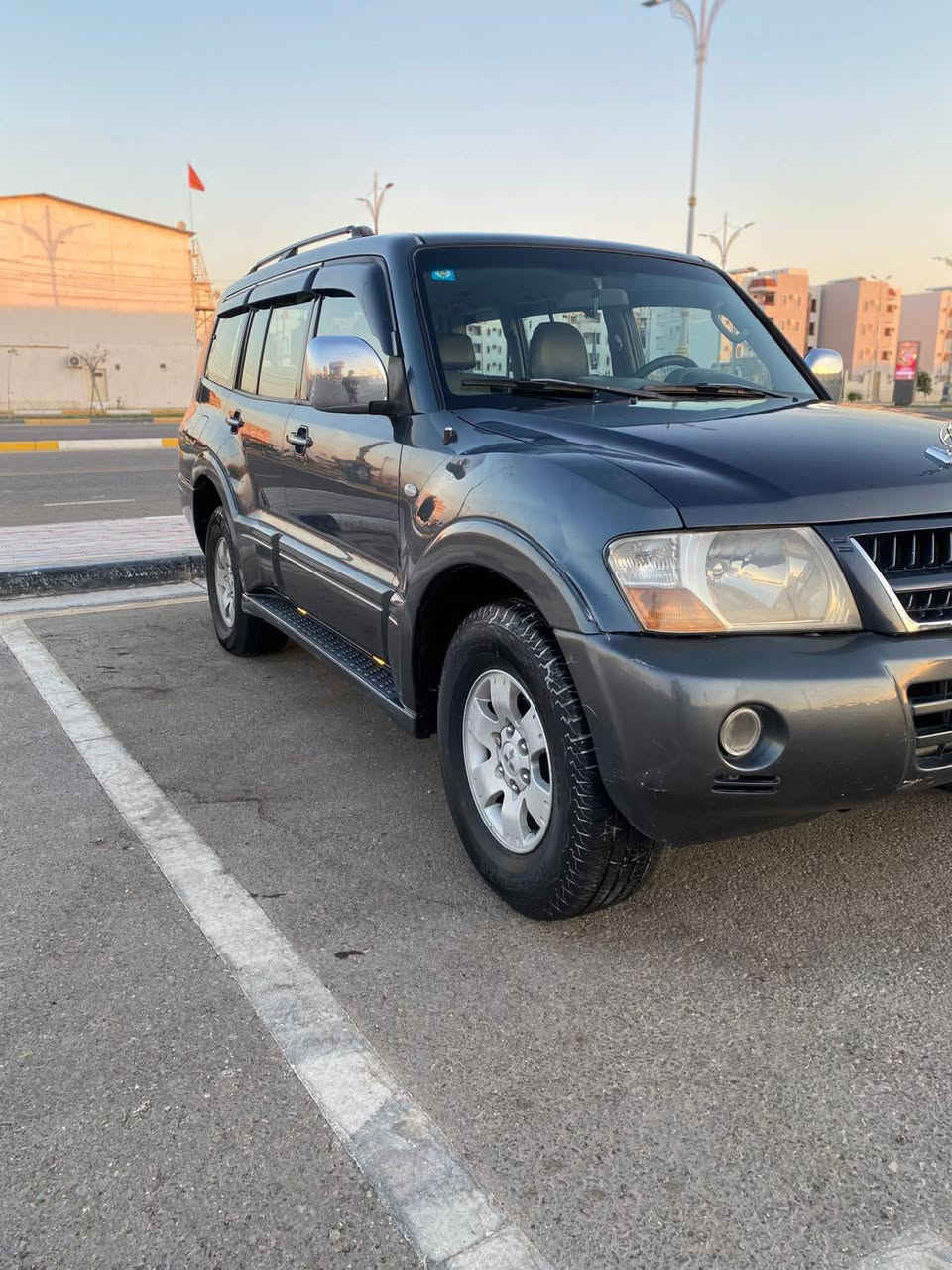 السلام عليكم رمضان كريم سياره مسيبوشي بايجيرو موديل  2006 بسمي السياره مكينه وكير وكسن شرط تخم تاير جديد  حداديه جديد  بور ومشط  ع ايدي امبدلهن  كهربائيات كله شغاله تبريد تدفئه شغال  سياره مكفولة من ضربه والفتح والتبديل بيه 3قطع صبغ  سونار موجود السعر 87 بيهه مجال قليل بل عافيه ع ياخذهه  رقم *********** أو ***********
