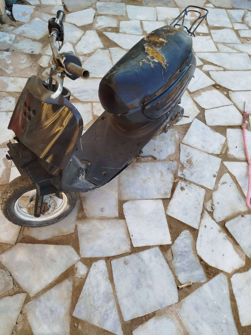 سلام عليكم دراجه  شغاله بس تخربط وبنجره كوم حديد ابيعك هاي كدام عينك مكان دراجه الاسكان ***********
