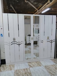 غرفة نوم • ٦ ابواب • ٥ قطع
