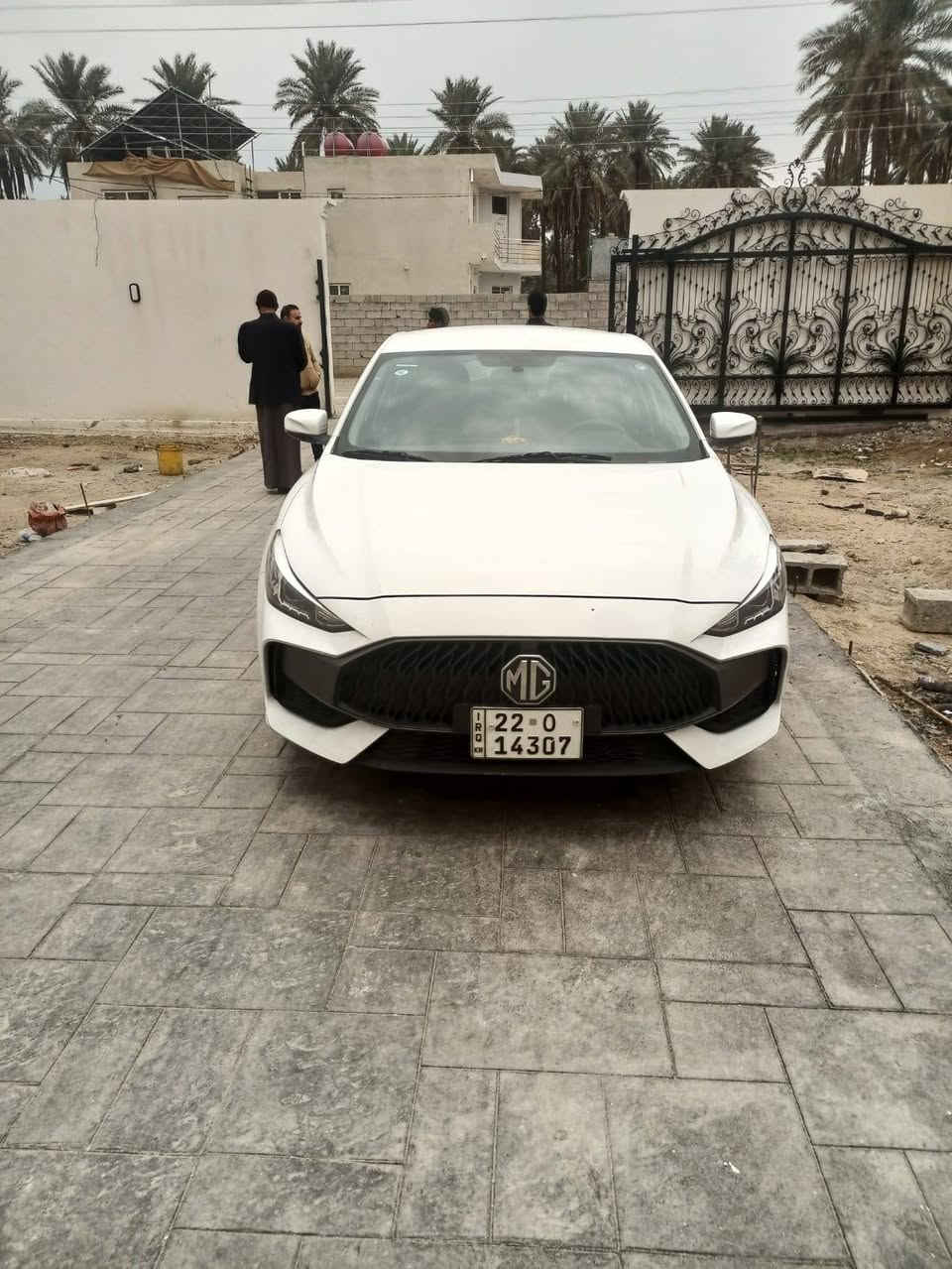 السلام عليكم أمجي للبيع موديل 2025 فول عادي بأسمي   مكاني بغداد  بيع مستعجل   /  110$ بهة مجال قليل  ☎️***********
