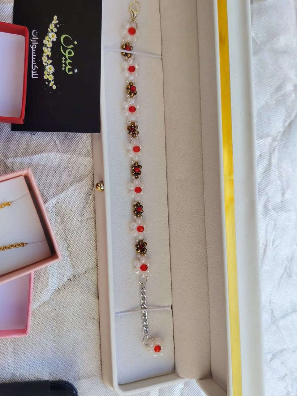 ❤عرض اليوم باللون الاحمر  ❤
مجموعة اكسسوارات هاند ميد بتصميم انيق يناسب كل الاطلالات 
تفاصيل مختارة بعناية 
شغل يدوي مميز 
مناسب كهدية او لكِ 🎁
لمسة انوثة مميزة من بيبون 🪄
المجموعة متوفرة بعدة الوان 🧡💚💙💜🖤💛
العرض لمدة محدودة 
تتكون المجموعة من 
سوار البيبون بلون احمر ❤
قلادة فيونكة مع لمسة انيقة من حبات اللولو 😍
قلادة الكرز 🍒
مدالية الوردة ترهم للجنط وترهم للمفاتيح 🗝
سوار فيونكة  + خاتم فيونكة فقط يمنا تلوگنه 🥺🎀
سوار بسيط وانيق حباب اللولو مع كرستال بلون احمر 
مدالية موبايل من  الحجر  الثقيل وحبات اللولو 
#مسابقة #خصم #عرض #بيبون_للاكسسوارات #هدية


**إذا كنت صاحب هذا الإعلان وتريد حذفه لأي سبب، رجاءا أرسل رسالة إلى الدعم الفني**