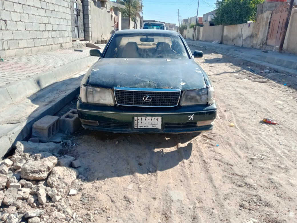 سلام عليكم سيارة تويوتا لكزز ياباني مكينه وكير ملكه سيارة شغاله وجاهزة سعر 18ورقه رقم واسط ألماني صاحبه ماندله عنوني ديالى شهربان ***********
