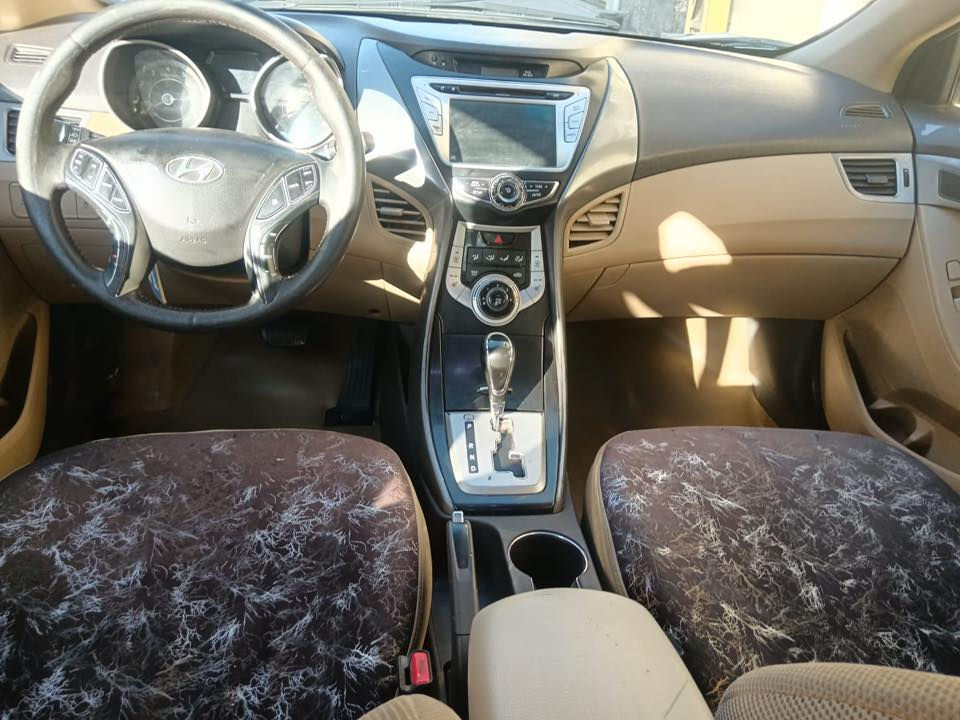 الانتره وارد امريكي  موديل12 سياره ضربتها بابين واحد معمر وثاني مبدل  سياره فول كير جديد تبريد شغال  باسمي سياره رقم بغداد جديد تحويل ثاني يوم سياره بشده وبيها مجال 
سياره الاستفسار الاتصال على رقم ***********
