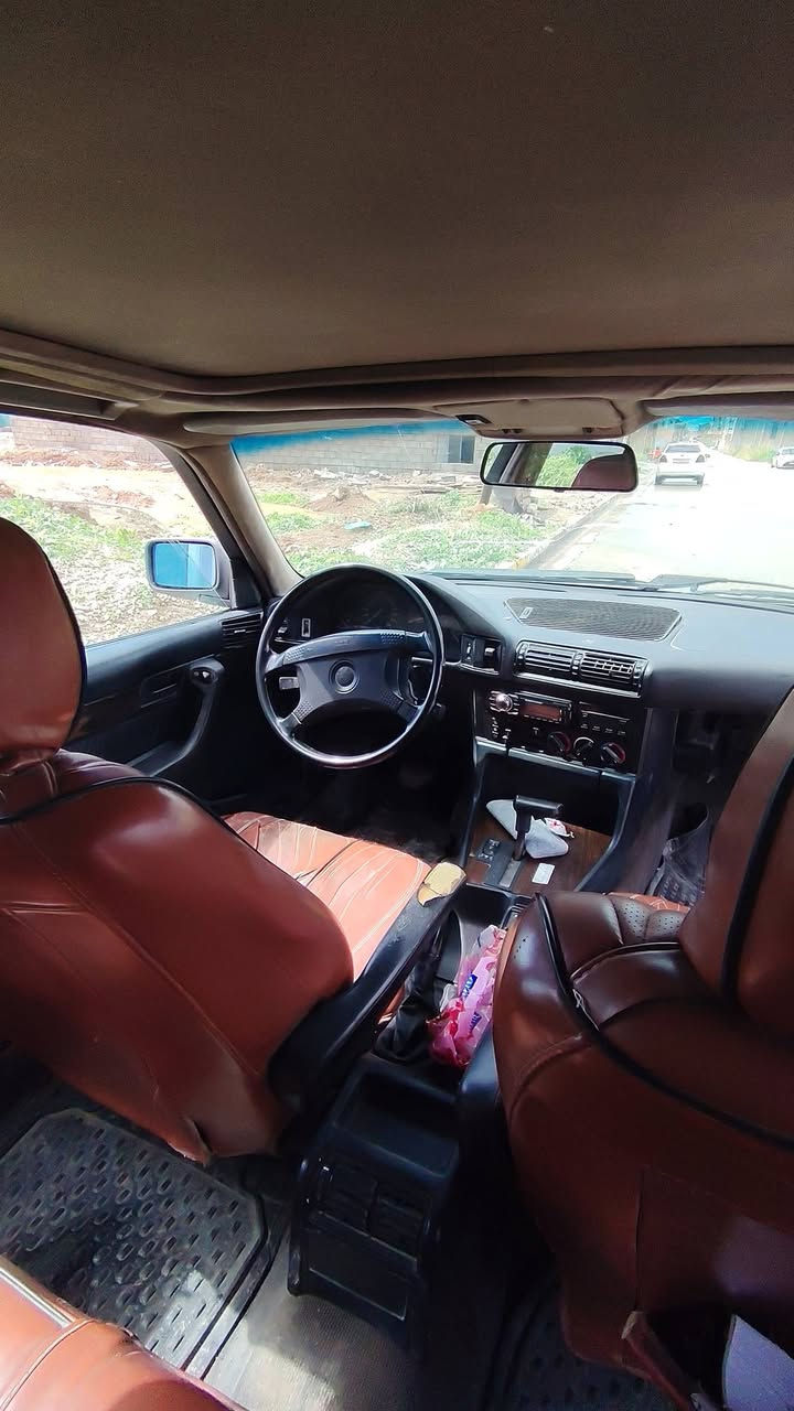 سلام عليكم للبيع سياره بي ام دبليو موديل 1992حجم 525 لتواصل على هذي أرقام *********** أو ***********
