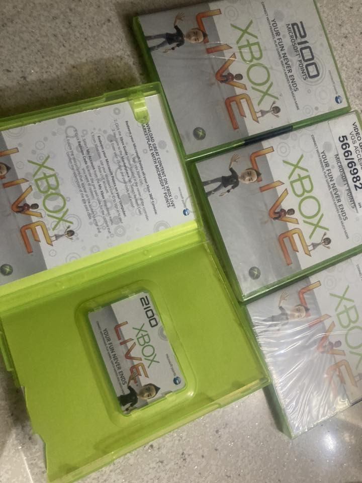 Xbox 360 games العدد 35
Xbox original العدد 2
 3 منهن سيلد Xbox live point العدد 4
ريجن pal 
للحجز خاص او واتساب ***********
