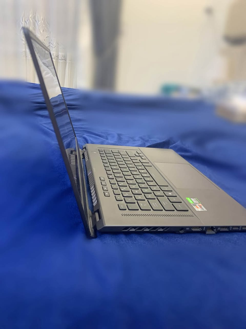 السلام عليكم لابتوب للبيع نوع ASUS حديث استخدام كلش قليل وهاي مواصفاته ونظافته كدامكم
سعر 14 ورقه وبي مجال
للتواصل ***********
