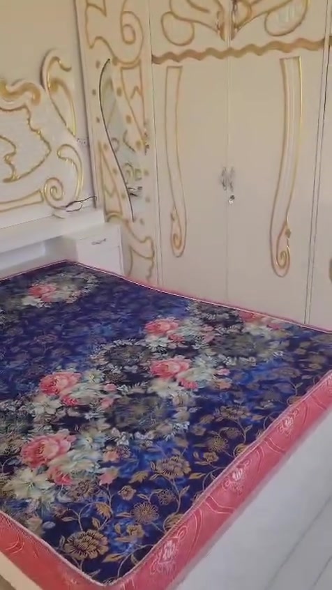 السلام عليكم غرفه للبيع استعماله قليل جديده بعده هيه ودوشك السعر 700 وبيه مجال ***********
