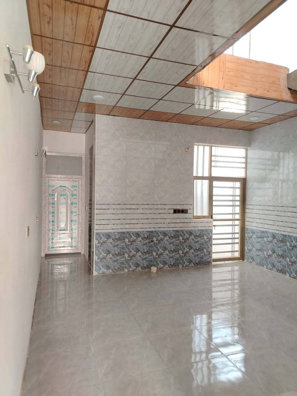 دار للبيع للبيع المساحة 100م طابق واحد بناء حديث وكامل بدون نقص نوع العقار طابو زراعي سند ٢٥ العنوان زراعي التحرير بداية الجزء الثاني قرب اسواق سنتر الحولي منطقة كامل خدمات تبليط بالباب  للأستفسار ***********
