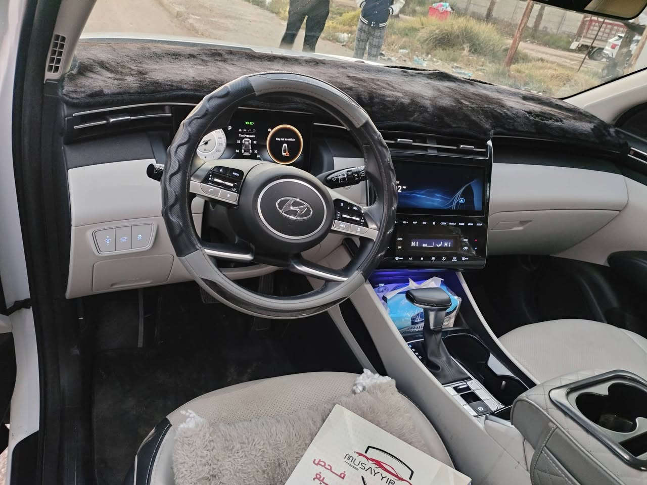 توسان وارد امريكي موديل ٢٤ بدون قطرة صبغ حادثهه فقط تايرات طاكه مواصفات فتحه بالسقف تحكمات اشاير بالمري بعد مواصفات هواي السياره جديده جدا العنوان المسيب السعر ٢٣٠ ورقه مجال بسيط للاستفسار ***********
