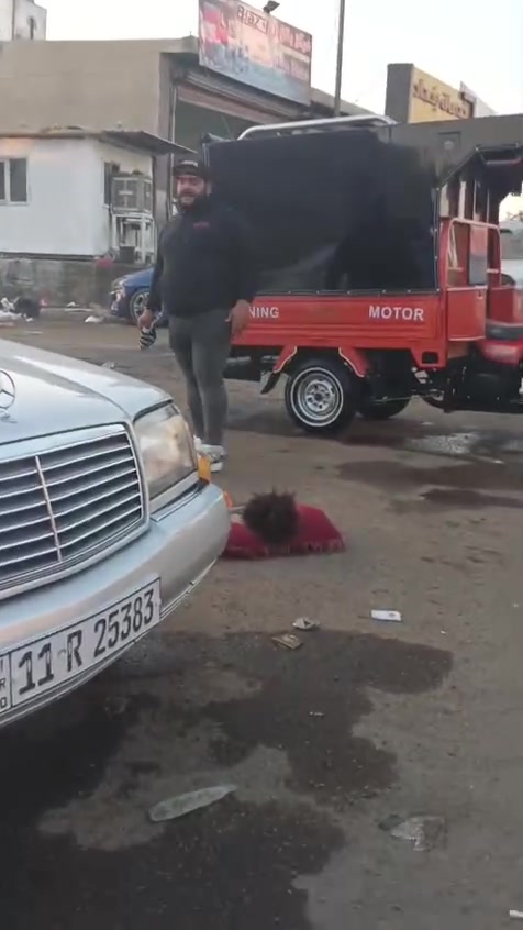 السلام عليكم مارسدس شبح موديل ١٩٩٢ باب قصيره كير مكينه حدديده جدد تبريد شغل غرفه جديده السعر ١٠٠ورقه دولار نضفت السياره كلي ١٠٠/١٠٠ مكان السياره شارع فلسطين الرقم ***********
