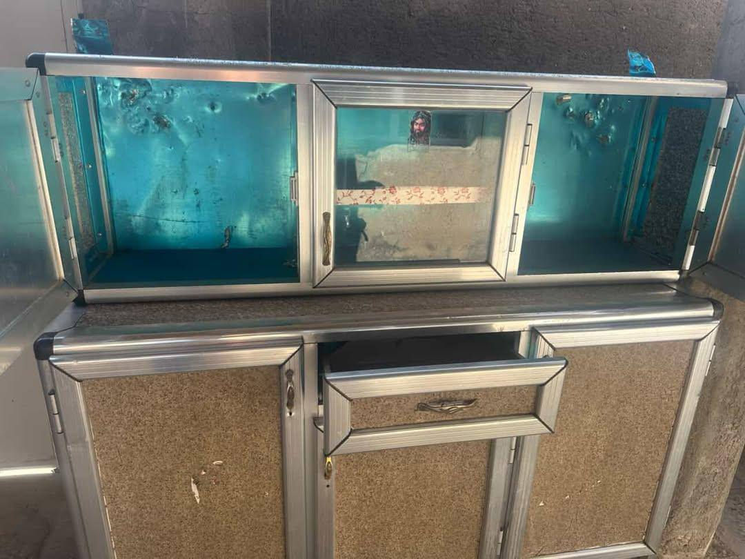 كاونتر للبيع ٣قطع الطول متر ونص. السعر١٦٠الف 
العنوان الحسينيه مسقط شارع الشركه.


**إذا كنت صاحب هذا الإعلان وتريد حذفه لأي سبب، رجاءا أرسل رسالة إلى الدعم الفني**