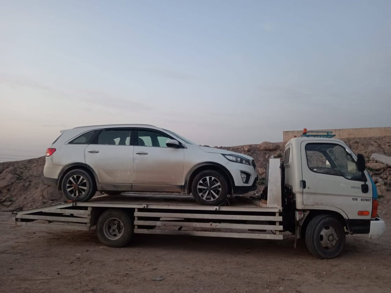 سلام عليكم هونداي سطحيه للبيع موديل 2000محرك وكير واكسن جدد طخم تاير جديد كهربائيات شقاله سياره جديده شرط التحويل لسعر مناسب اتصال ***********)(***********)
