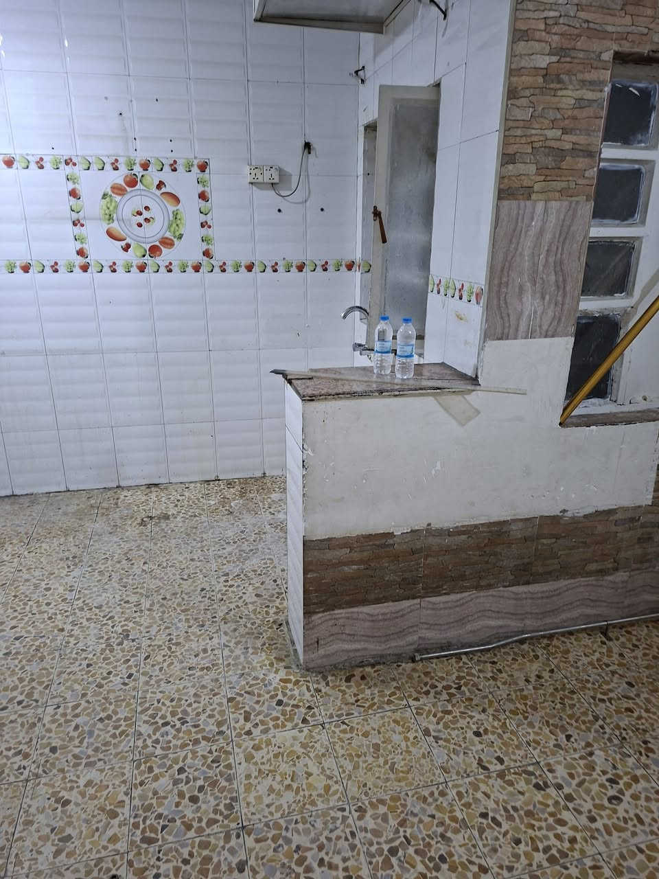 شقه طابق اول قرب اسواق ابو ورده جهه،الخارج،سعر ٦٠٠،نفرين عائله صغير يريد،ابو شقه،صور اتصال ***********
