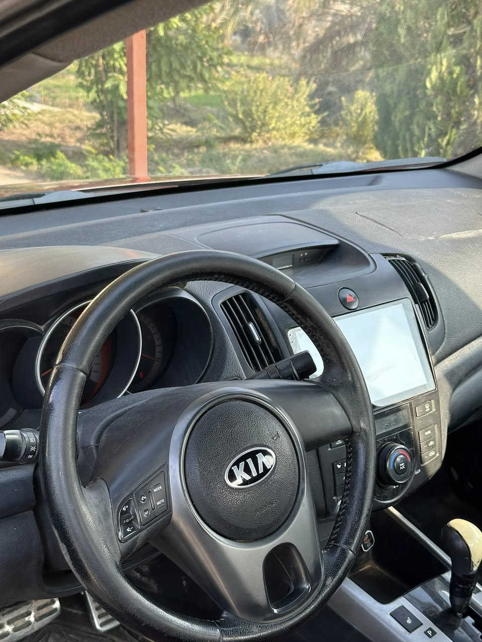 سلام عليكم سيراتو مديل 2011 فول مواصفات
فتحه تحكم ستيرن 
كشنات تدفئه 
محرك 1600
حادثه الجاملغ العكس السايق 
بيه اربع قطع ابيع حزام 
رقم اربيل الجديد 
السعر 75 وبيه مجال 
مكانه كربلاء الحسينيه 
***********
