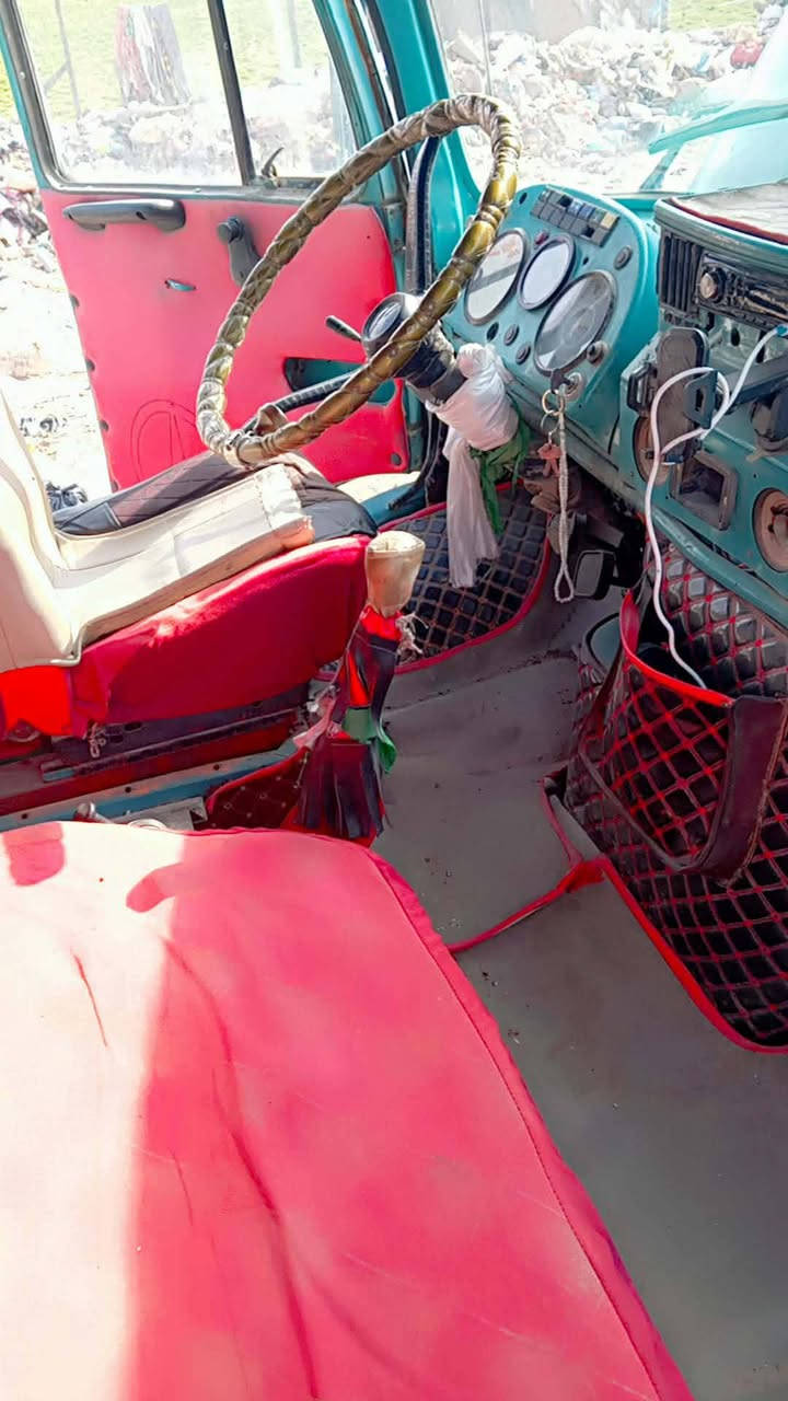 اقجم موديل 56محدث 80
السعر ٣٠ وبيها مجال للشرائح
للاستفسار اكثر الاتصال على ***********
