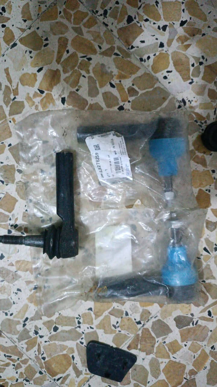 السلام عليكم اخوان 
حداديه امامي وخلفي مال شوفر كروز من ٢٠٠٩الى ٢٠١٨
مكاني بابل الحله 
دبلات امامي ٩٠
دبلات خلفي ٩٠
قاعده محرك  ٦٠ 
اذان محرك  ٥٠ 
شموع ، ٤٠
روس رواط ٤٠
*********** اتصال. و واتساب  بابل الحله
