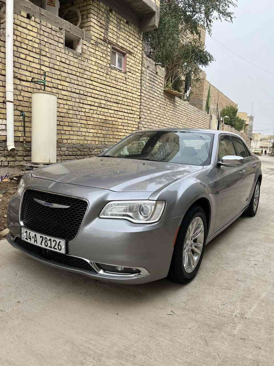 سلام عليكم
كلايسر 300c
سياره خليجي وكاله هارلم 2016
كفاله بيها بارد بلباب خفيف وسونار كدامك
فووووول للاخير كلش
رادار امامي جانبي خلفي 
حساس امامي خلفي
ستيرن كهرباء
كشن حار بارد كهرباء 
برده خلفيه 
بنراما 
اشاره بلمرايه 
سياره جديده كلش
للاستفسار 
*********** 
مكانه ذي قار الشطره 
السعر ب 245 وبيها مجال
