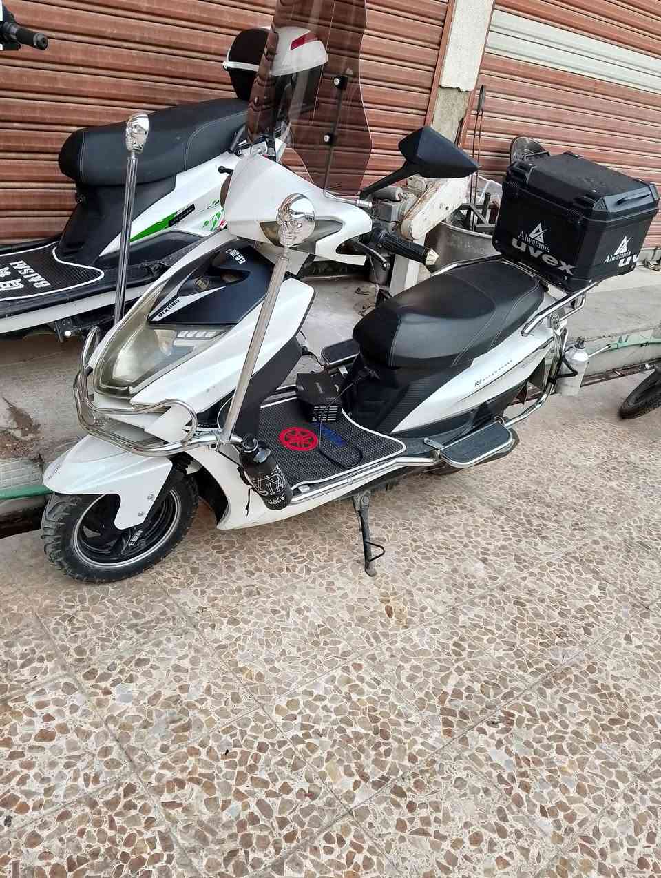 سلام عليكم ماطورين سكنس ابو الدرع نضاف بطاريات جدد العنوان موصل ايسر للتواصل ***********
