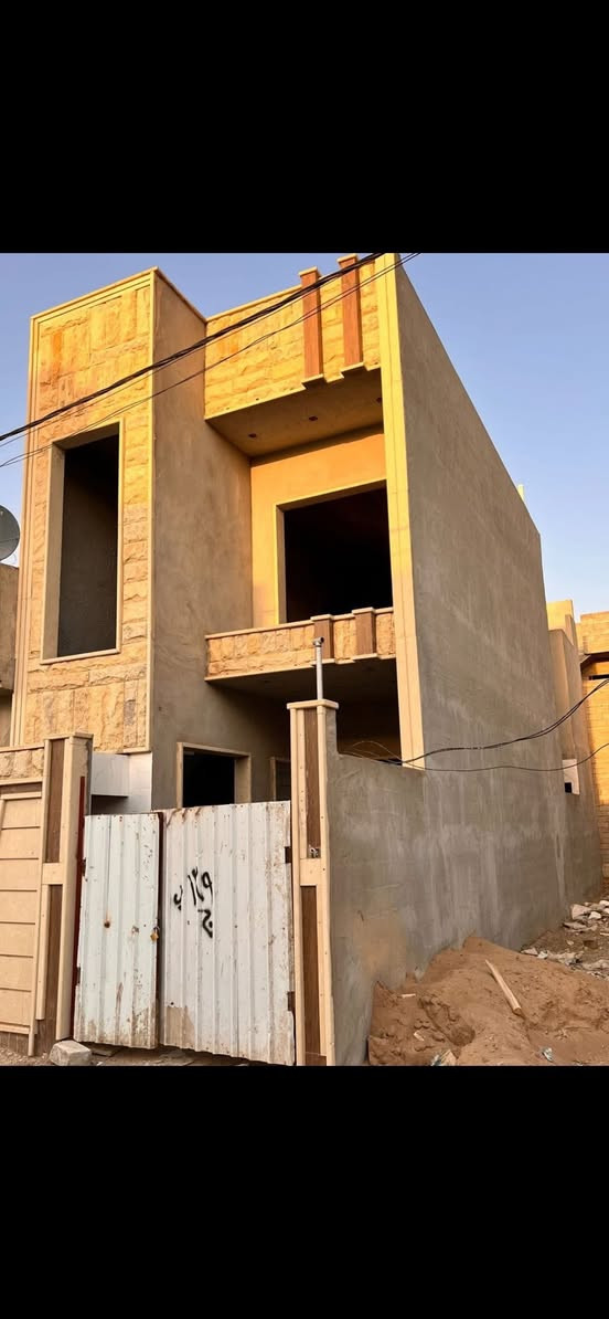 🔴هيكل للبيع تصميم واشراف مهندس شبه كامل
✨الموقع حي الفلاح الثانية مقاطعه 6 

✨️المساحة 100متر 

✨️الأبعاد  5متر❌️20متر

✨️طابقين 4 غرف نوم 

✨️الطابق الاول غرفة نوم مطبخ حار بارد هول مفتوح صحيات منور كراج

✨️الطابق الثاني ٣غرف نوم وصحيات 

✨ملاحظه.( الهيكل كامل من ناحية تائسيس المجاري والكهرباء وسيراميك الجدران والمشتملات فقط باقي سيراميك الارضيه) .

✴للستفسار يرجى الاتصال على الارقام التالية 
              
        اسيا *********** ☎️
                       
       زين  ‭***********‬‭‬ ☎️
