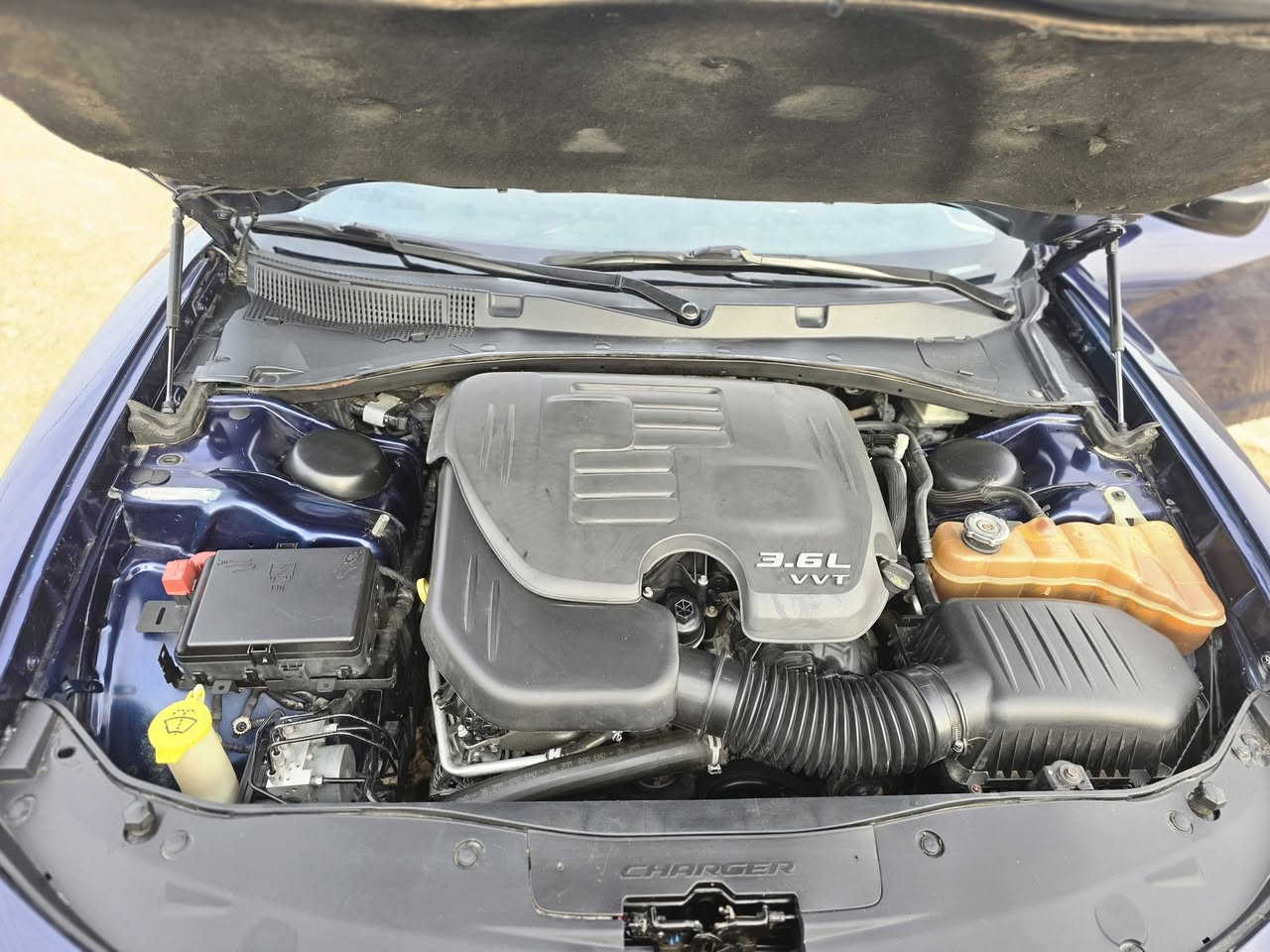 السلام عليكم 
جارجر للبيع 
الموديل 2017 اصل
فول عدا الفتحه 
الضرر سرقه بدون حادث
محرك كير اكسل كفاله 
فئه SXT
***********
