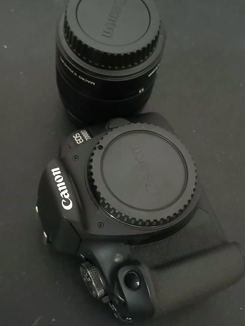 كاميرا Canon EOS 2000D
جديد ما مستعمل السعر 425 
مكان.      ناصرية 
الرقم واتساب ***********
