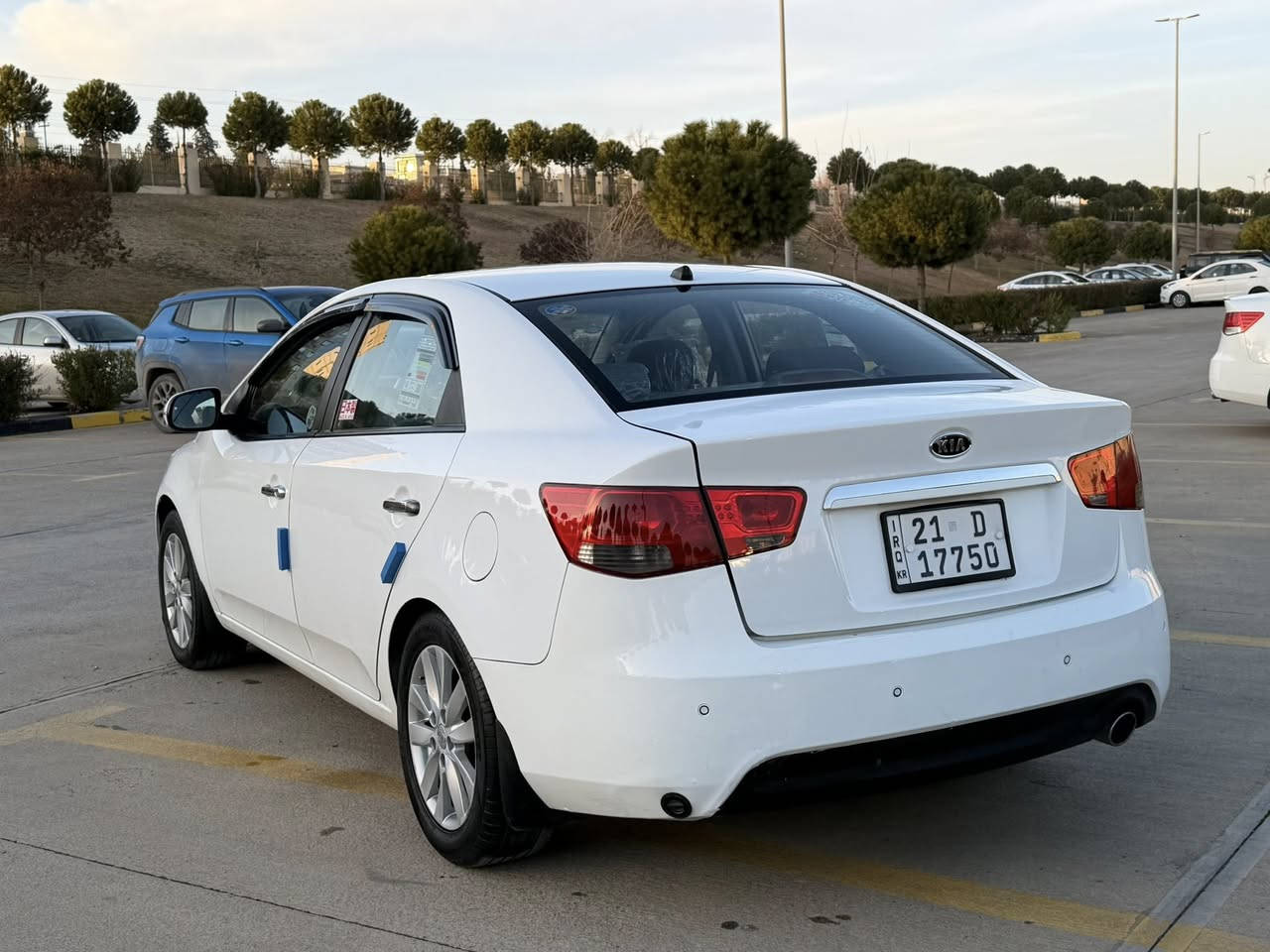 السلام عليكم كيا سيراتو للبيع ٢٠١٢ مواصفات مكينه١٦٠٠ دوش كير lt مري شفط زائد اشاير بالمري يدات نيكل زائد تايرات خمسه ويل كب فول تحكم ستيرن ثلاث وضعيات قياده الكير عادي زائد اتوماتيك زائد شفتات داخل اسود ABS مانع انزلاق تايرات زائد حداديه كله جديد ارقام سنويه كله جديد   
السياره بدون صبغ فقط باب تبديل بلادي
زائد مكانين بارد ازغار 
ملاحظه توجد منظومه غاز جديده في السياره
السعر ١١٤ بيها مجال بسيط مكان السياره سليمانيه
للاستفسار ***********
