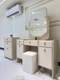 مودرن موستنك • ١٠ قطع • ميز تواليت