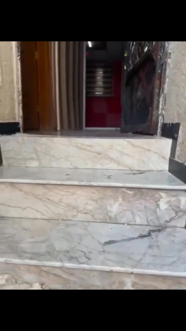 شقه للايجار في البصره بريهه قرب سنتر بريهه 

درج باب معزول 

 متكونه من غرفتين وصاله ومطبخ وصحيات 

غير مفروشه فارغه للأيجار 

ايجاره ٧٥٠ الف قفل 🔐 

غير شامل فواتير الكهرباء والماء 

تصلح لسكن الشباب والطلاب والموظفين 

للإستفسار الاتصال على رقم المكتب 🏢 👇👇👇

***********
