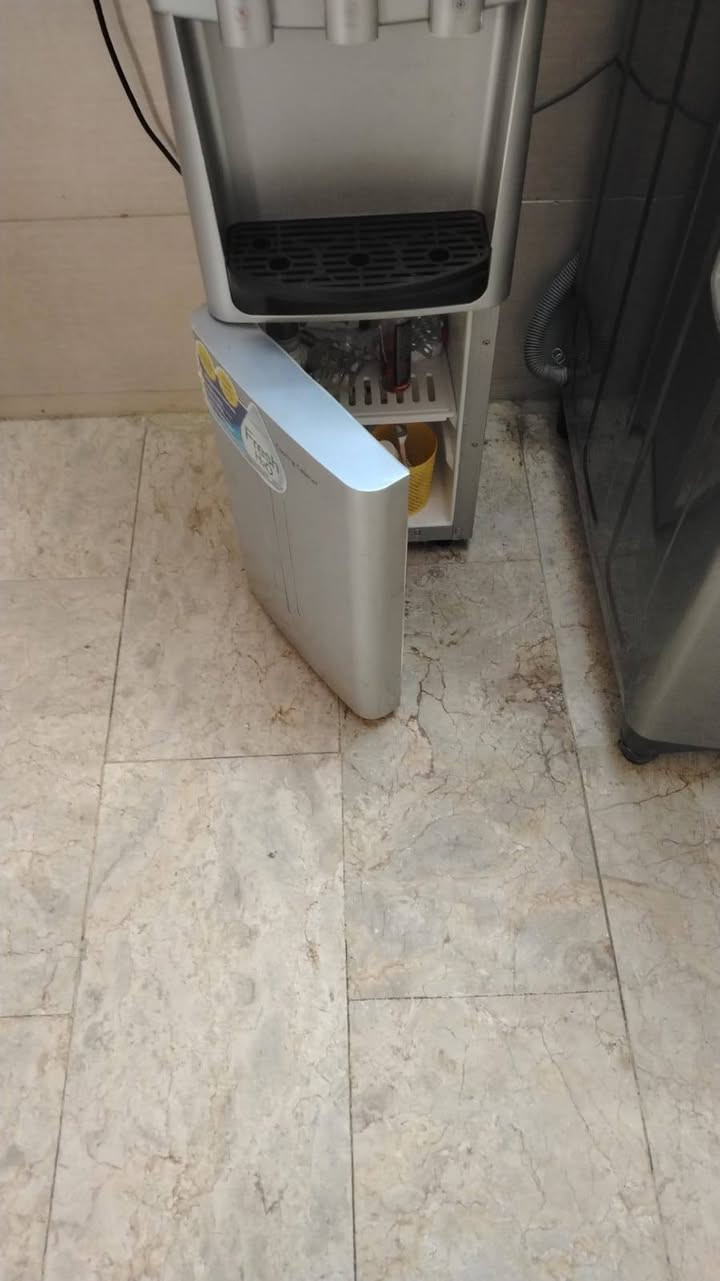براد ماء جديد حار بارد بي ثلاجة صغيرة ب90 الهاتف ***********
