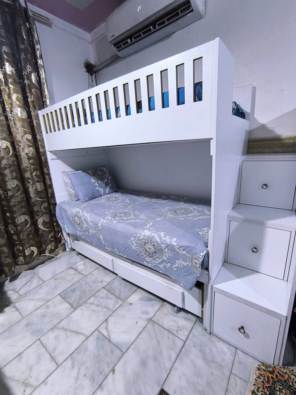 سرير تركي 3 طوابق نوعيه راقيه خشب تركي ان دي اف نجاره مسوينه مو جاهز داخله حديد للقوه والمتانه فقط السرير بدون دواشك العنوان كربلاء حي القادسيه رقم الهاتف *********** السعر 325 الف
