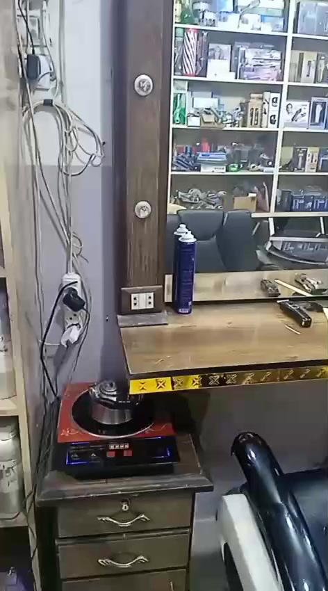 من مركز آدم تم بعون الله تجهيز ديكورات مجوز ومفرد بالآضافة لكراسي حلاقة هيدروليك واماصور وحلزون وثابت وقسم خاص للعطور الفرنسية بجودة وفعالية عالية ادلب الدانا شارع 22 مقابل صيدلية الحريتاني صالون آدم أبو تيم للٱستفسار 0999244509 ملاحظة يوجد شحن لكل المحافظات


**إذا كنت صاحب هذا الإعلان وتريد حذفه لأي سبب، رجاءا أرسل رسالة إلى الدعم الفني**