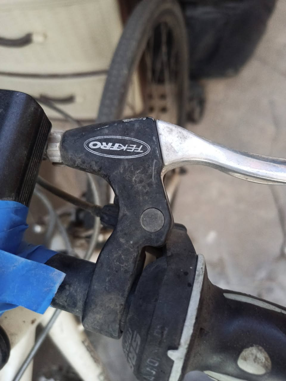 السلام عليكم
بايسكل للبيع c700

حجم 28

فقط تاير الخلفي بي ثقب يحتاج تبديل 
مكان بغداد حي الجامعة
سعر 120 الف 
موجود واتساب
***********
