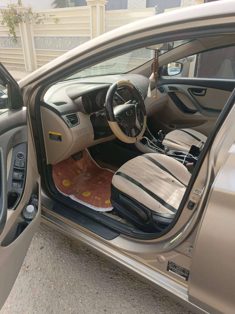 السلام عليكم النترا موديل 16 بغداد بسمي سنويه ورقام جدد انكليزي سنويه لل 31 السياره  جاهزه من كلشي كير مكينه تبريد صدر كهربائيات كله مكفول تخم تاير جديد شاده تدفئة شغاله حادثة قبق الجنطه ولبدنه بدون دواخل كلها ليبل واحد عده قبق الجنطه مبدل اصلي ونفس الون بيها قطع كلير ابيع حزام عندي البابين عكس السائق شويه بيهن جراد وعندي يم الحافه مال جامه الخلفي بالقماره منكد الصبغ عارضها 105 وبيها مجال أو مراوس حسب القناعه للاستفسار ***********
