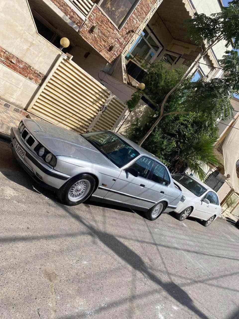 BMW 1991 520i 
سه ره تا به ناوى خواى گه و ره ئه و بيئمه  بو فرؤشتن 
سه يارةكة  520iگيرى عاديه گير و مه كينه و ئه كسل به شه رت سه نه وى نوية هه زه ى نويه  سه يارةكة توند و توله هه موو شتيكى به شه رت مواسه فات 
ته بريده كوشن جلد سياعى هي ته ره 
ده ژبول ئيرباكه سوكان M. 
پانكه كاره بايه 
دوجام كاره بايه و ئه وتويه به كونترؤل قه پات ده بيت
ئه لقه ى و پيش گه وره يه 
ده عامى پيش و پشتى M. 

سحرى 55. و مه حمه له يه   ره قه مى خاوه نى 
*********** أربيل, العراق
