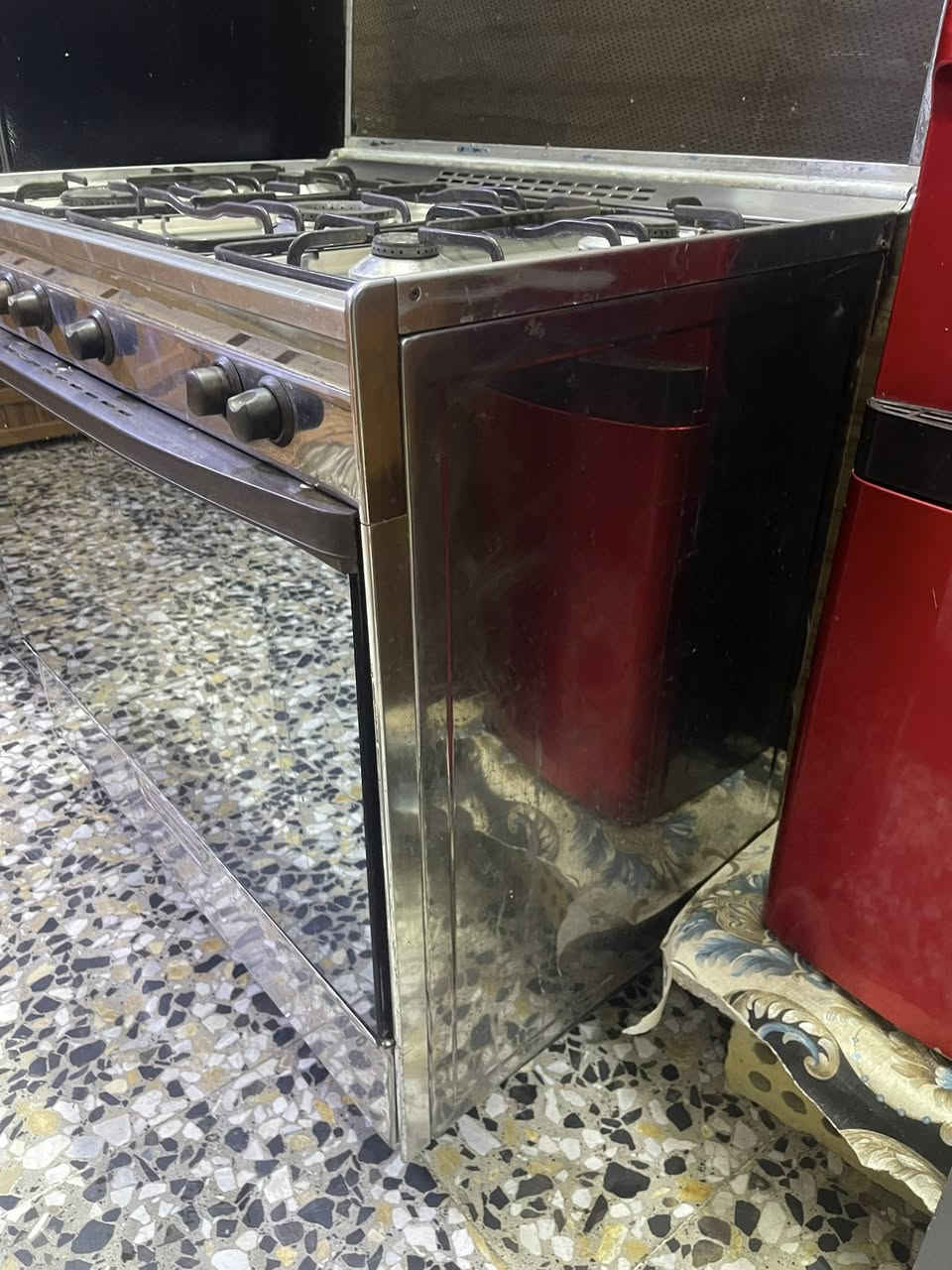 طباخ لبيع كريازه نضيف كلش كل نقص مابيي  سعر250بي مجال بغدادالكماليه ***********
