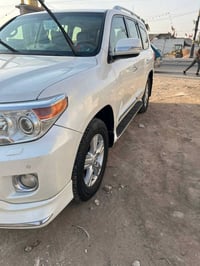 لاندكروز بريم  سعر ٤١٥ مديل 14 رقم بغداد ماشيه 175 الف محرك 6 ملاحضه ص...