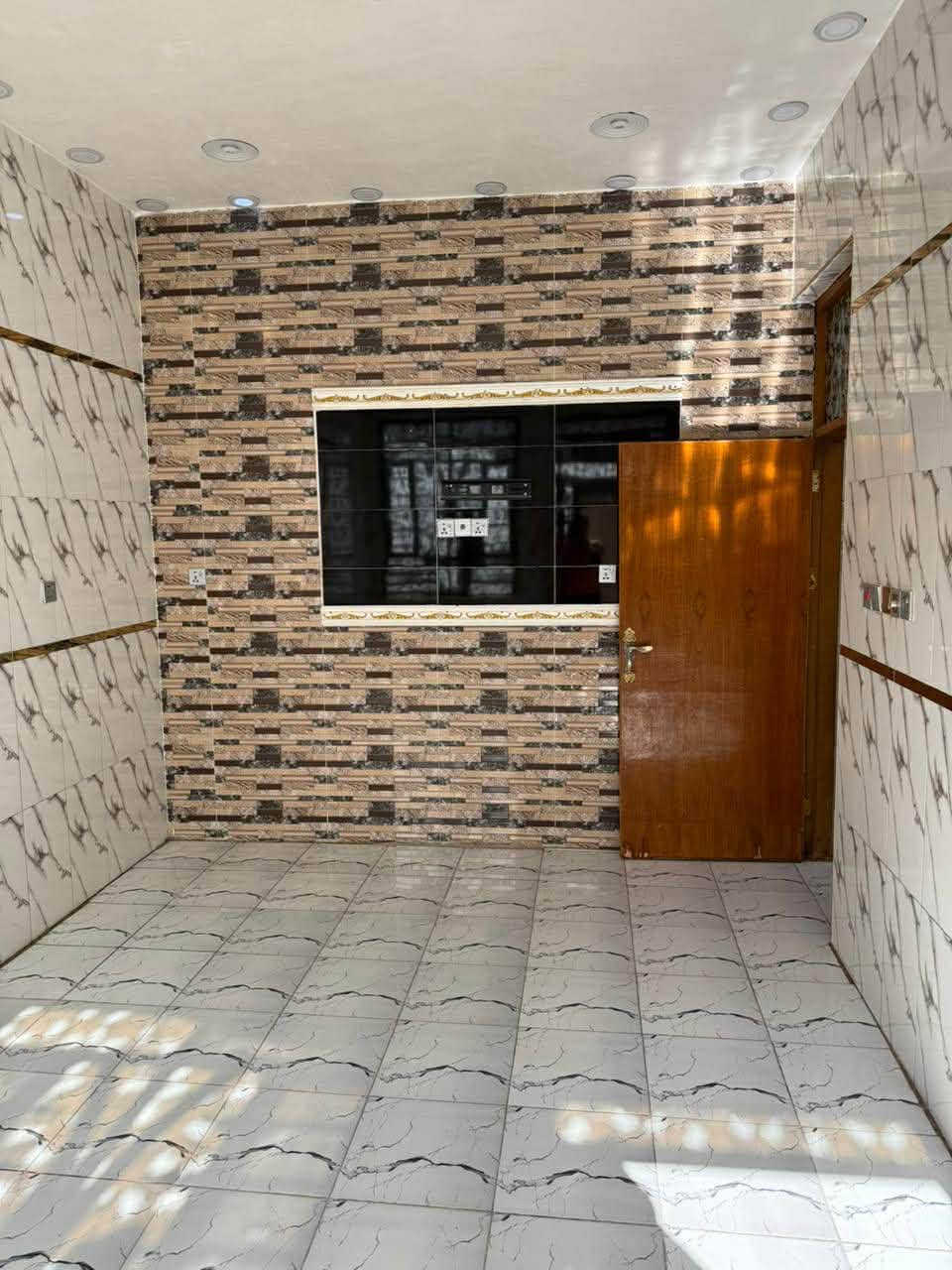 دار للبيع 100 متر طابق ونص بناء طابوك بيت جديد طابو زراعي سند ٢٥ وكالة ام الصورة العنوان الزعفرانية شارع الكهرباء شارع مول احمد السعيدي ثاني فرع بصف ركن الاستفسار اتصال 
***********
