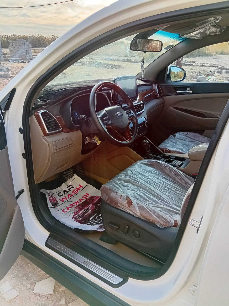 توسان ٢٠٢٠ خليجي شركه الكاصد خمس عدسات فول مواصفات عدا البانوراما ماشيه ٥٤ الف رقم بغداد باسمي  مكان بغداد البياع شرطه الخامسه تحويل ثاني يوم سعر ١٨٥ وبيها مجال للشراي ***********
