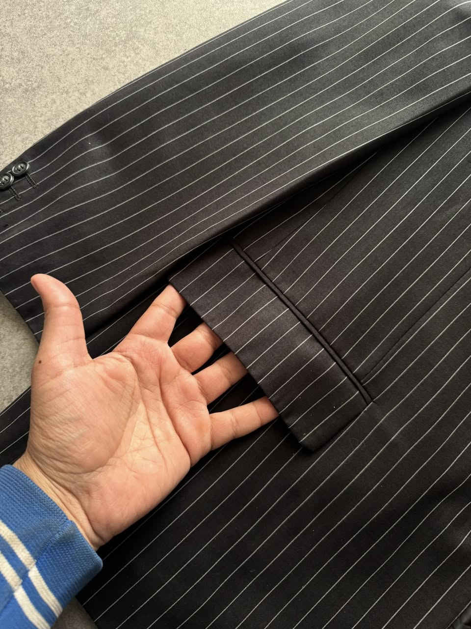 سترة ايطالي ماركة La Piemonda(Super 140)
قياس :52
سترة (بالة) : 
عرض الكتف :51
طول الردن :62
طول السترة الكلي :   72  
القياس بالاوراق الداخلية :   52
: 
السعر : خاص🚨🚨🚨🚨🚨🚨🚨🚨🚨

——————————
ة
توصيل كافة محافظات العراق 🚙


**إذا كنت صاحب هذا الإعلان وتريد حذفه لأي سبب، رجاءا أرسل رسالة إلى الدعم الفني**