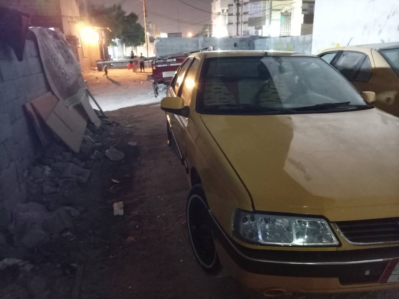 سلام عليكم سياره بيجو 405موديل16سياره حلوه وجهزه مابيه تبديل صولياته كامله رعيه موجود بس يسدد يحولك كبل اريد مراوس بيضه او محور تصال وتساب موجود لمعنده مروس لا يرسل *********** لعنوان بصره
