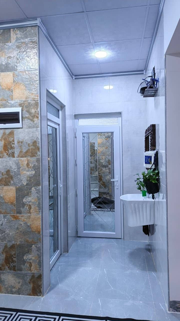 🔸 دار للبيع 🔸

الموقع:#حي الملايين الأولى -  قرب جامع الصواف 

المساحة: 160م-  ......

تفاصيل الدار:
🏠 طابقين
🛏️ 5 غرف نوم
🛋️ هول واسع + استقبال
🍽️ مطبخ كبير
🚽 صحيات في كل طابق

✨ تشطيب راقي، بناء 2025

مشمول بقرار التحويل إلى سكني
#تشتري البيت ثاني يوم تستلم وصل بلديه

للتواصل والاستفسار:
📞 آسيا: ***********  ياسر الخيرو..واتساب
📞 كورك: ***********  عمار الخيرو..واتساب

أو زورونا في مكتب جنة للعقار – حي الملايين الأولى، مقابل جامع الحسنين.

#عقار_للبيع #دار_في_حي_الملايين #الموصل #عرض_حصري  #بيت_احلامك
